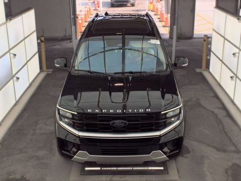 Used 2025 Ford Expedition Platinum AWD/4WD image 10