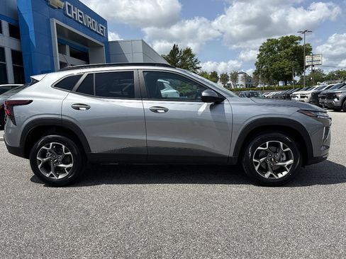 New 2026 Chevrolet Trax LT FWD image 2