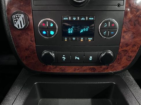 Used 2013 Chevrolet Tahoe LT w/ Luxury Package AWD/4WD image 22