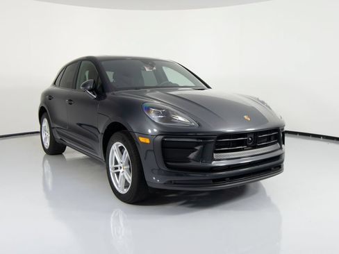 Certified 2025 Porsche Macan AWD/4WD image 12