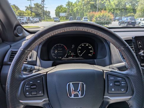 Used 2025 Honda Ridgeline TrailSport image 12