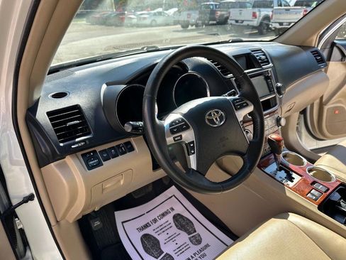 Used 2013 Toyota Highlander Limited image 25