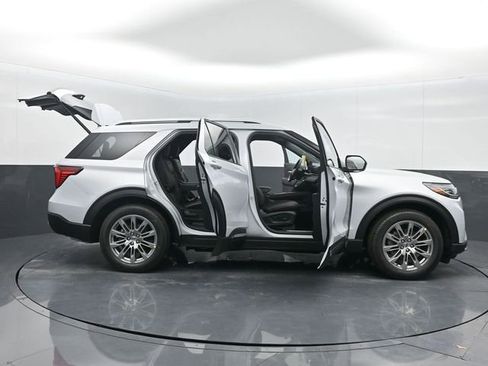Used 2025 Ford Explorer Platinum image 27