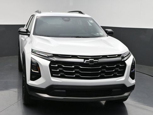 Used 2026 Chevrolet Equinox LT w/ Convenience Package II FWD image 2