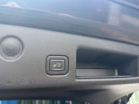Used 2024 Chevrolet Equinox Premier w/ Redline Edition FWD image 28