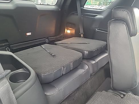 Used 2017 Ford Explorer XLT w/ Equipment Group 202A AWD/4WD image 20