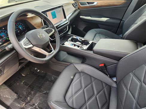 New 2025 Volkswagen Atlas SE image 5