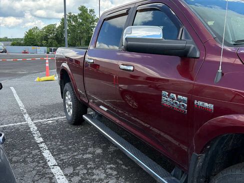 Used 2017 RAM 2500 Laramie AWD/4WD image 10