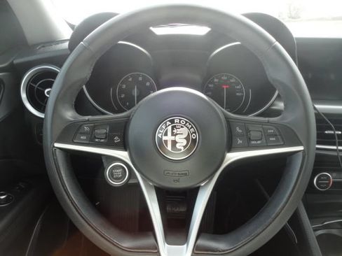 Used 2018 Alfa Romeo Stelvio AWD image 12