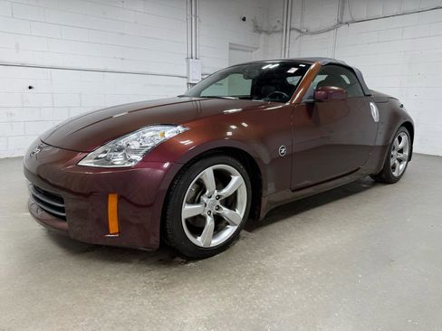 Used 2006 Nissan 350Z Touring RWD image 1