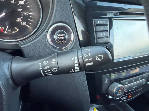 Used 2020 Nissan Rogue SV FWD image 15