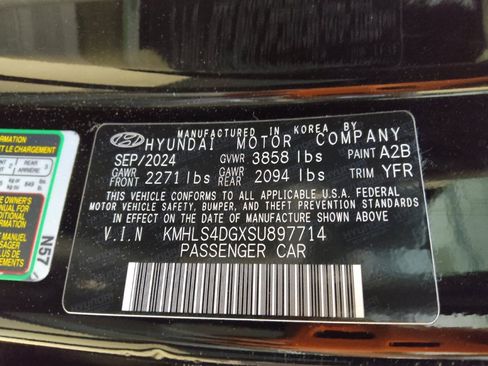 Used 2025 Hyundai Elantra SEL image 33