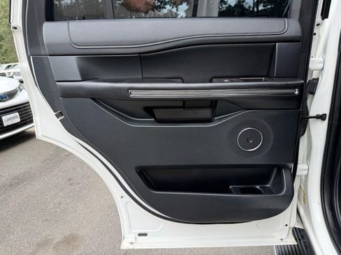 Used 2020 Ford Expedition XLT w/ Equipment Group 202A AWD/4WD image 37