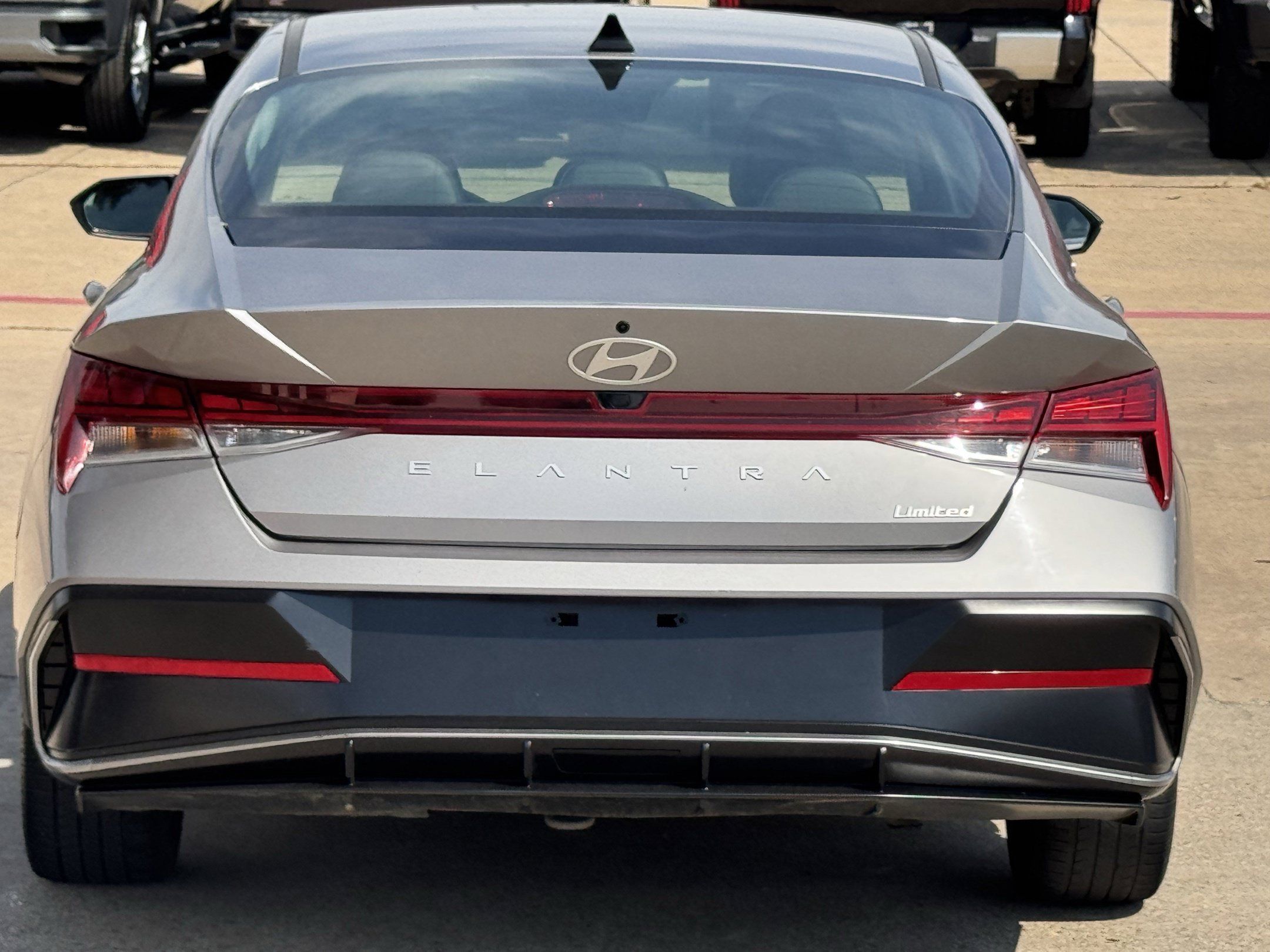 Used 2025 Hyundai Elantra Limited FWD image 6