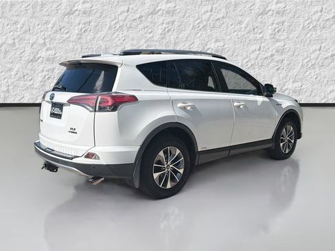 Used 2018 Toyota RAV4 XLE w/ Convenience Package AWD/4WD image 3