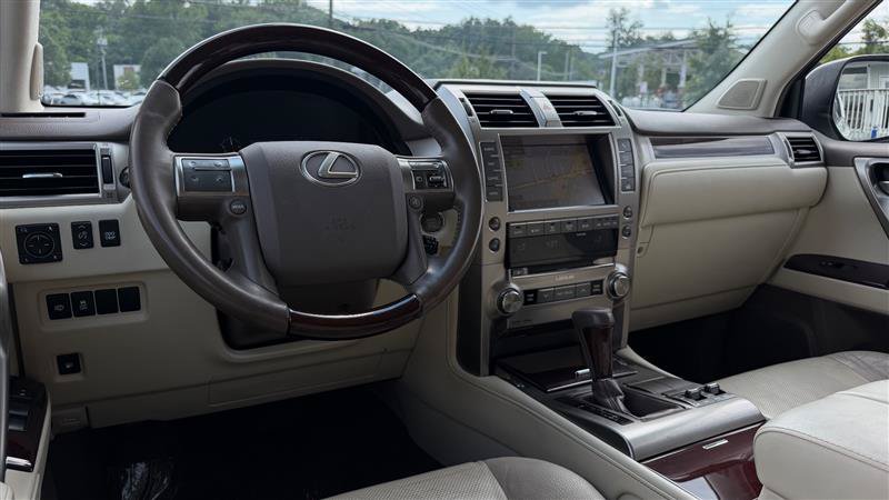 Used 2019 Lexus GX 460 Premium w/ Premium Package AWD/4WD image 26