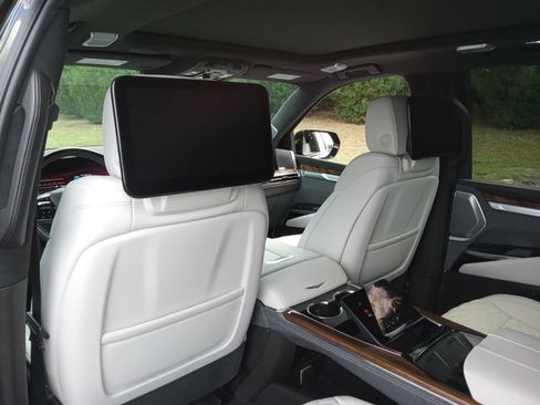 Used 2026 Cadillac Escalade Platinum Sport AWD/4WD image 26