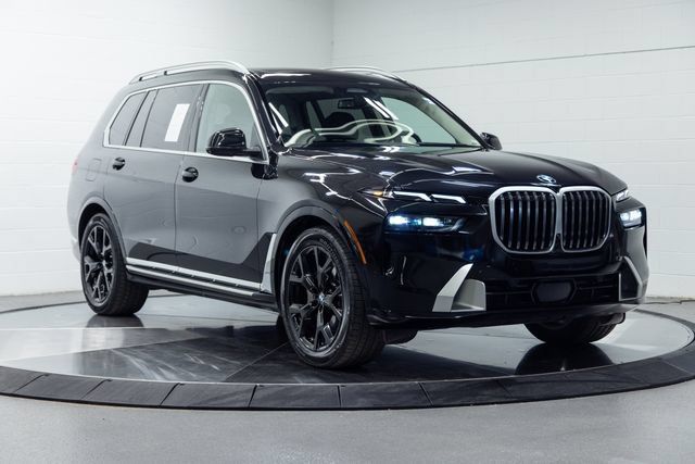Used 2025 BMW X7 xDrive40i AWD/4WD image 4