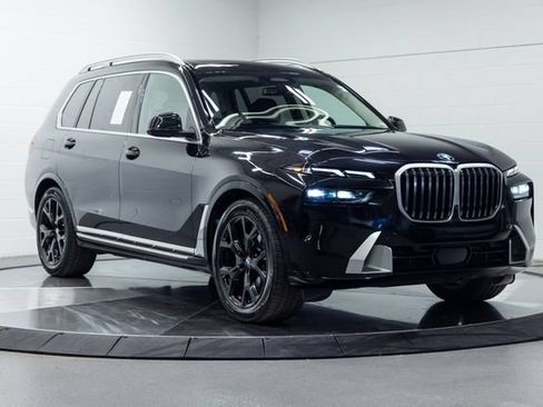 Used 2025 BMW X7 xDrive40i AWD/4WD image 4
