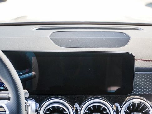 Used 2024 Mercedes-Benz EQB 300 4MATIC image 15