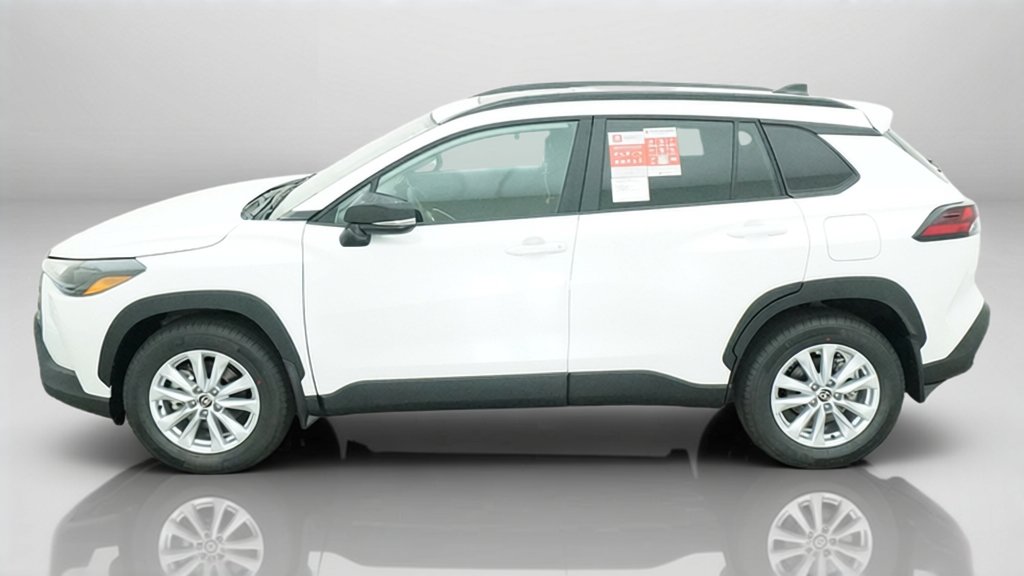 New 2026 Toyota Corolla Cross LE w/ Moonroof Package FWD image 2