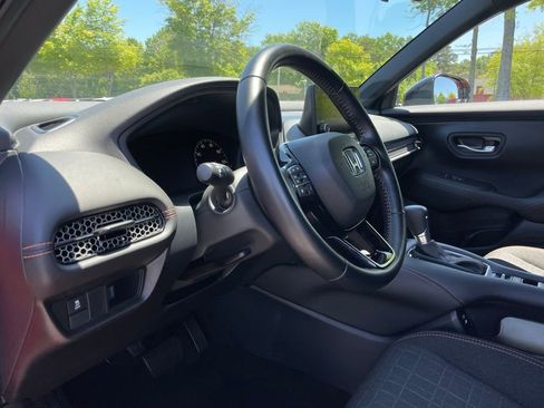 Certified 2025 Honda HR-V Sport image 27