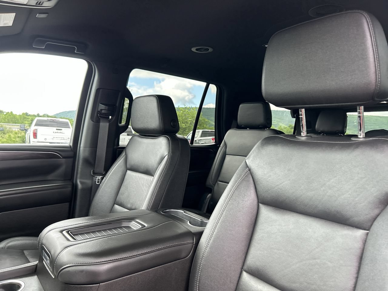 Used 2024 Chevrolet Tahoe LT AWD/4WD image 23