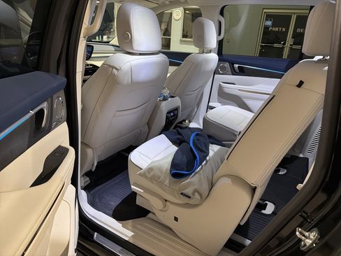 Used 2025 Buick Enclave Avenir w/ Super Cruise Package image 9