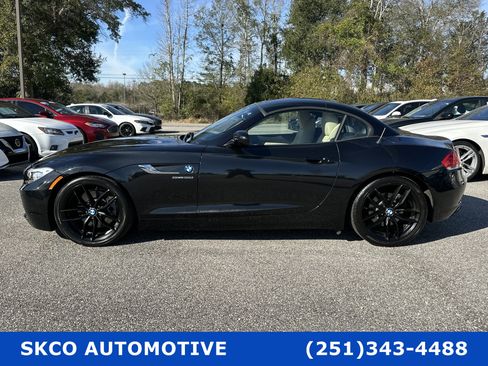 Used 2010 BMW Z4 sDrive35i image 2