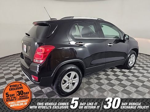 Used 2019 Chevrolet Trax LT w/ LT Convenience Package image 11