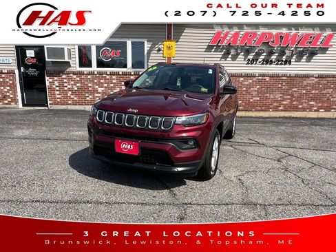 Used 2022 Jeep Compass Latitude image 1