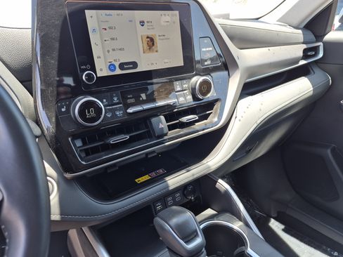Certified 2025 Toyota Highlander XLE AWD/4WD image 11