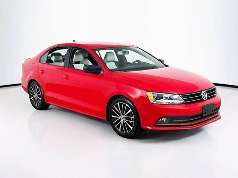 Used 2016 Volkswagen Jetta Sport FWD image 3