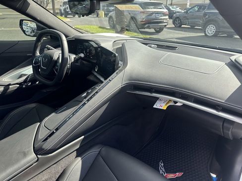 Used 2025 Chevrolet Corvette Stingray Coupe w/ 1LT image 18