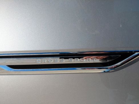 Used 2025 Volkswagen Atlas Cross Sport SE image 28