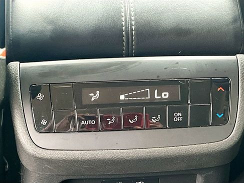 Used 2022 Nissan Pathfinder SL FWD image 25