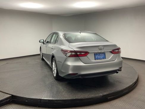 Used 2021 Toyota Camry LE FWD image 5
