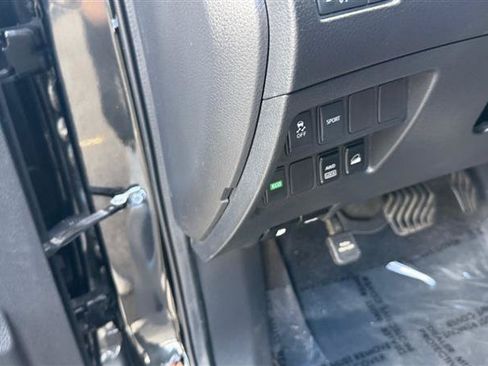 Used 2016 Nissan Rogue SV AWD/4WD image 8