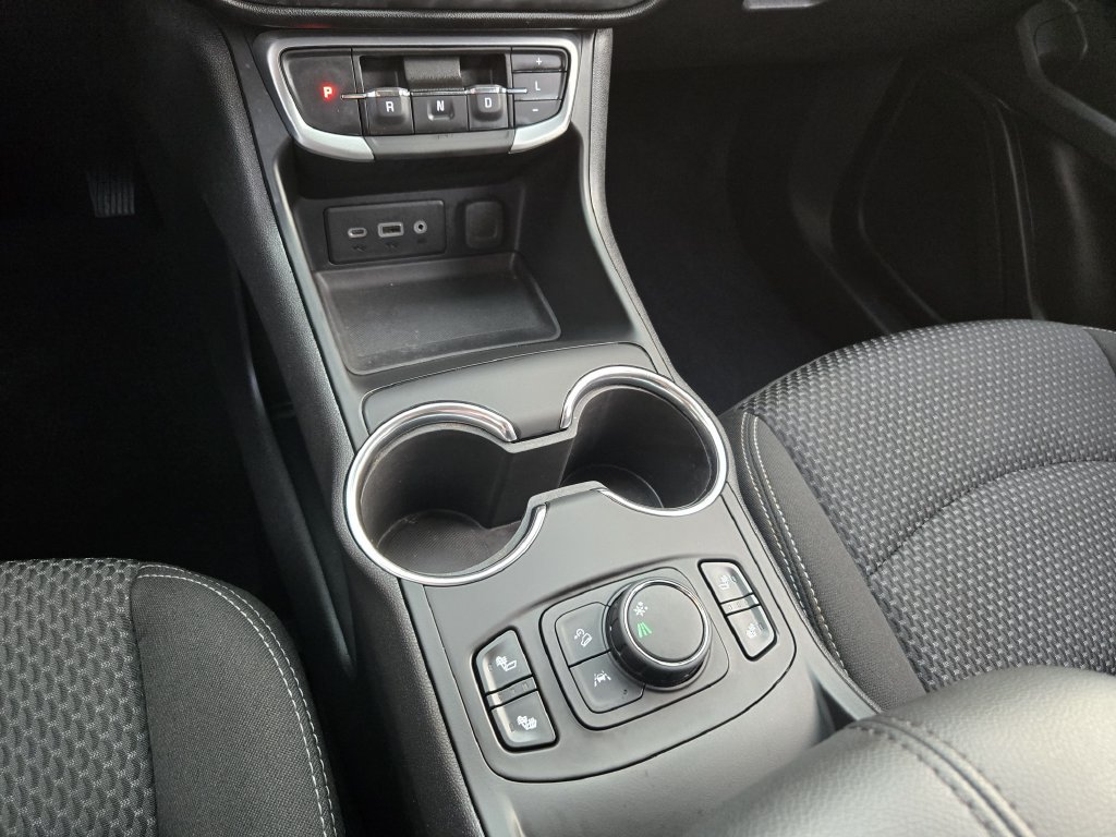 Used 2024 GMC Terrain SLE w/ Driver Convenience Package FWD image 18
