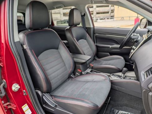 Used 2025 Mitsubishi Outlander Sport SE AWD/4WD image 28