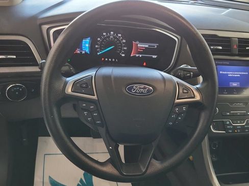 Used 2020 Ford Fusion SE FWD image 6