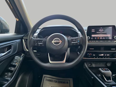 Used 2024 Nissan Rogue SV AWD/4WD image 18