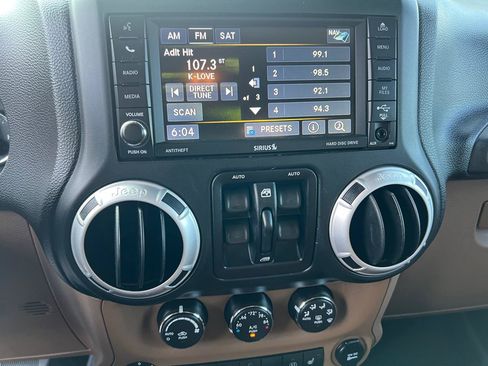Used 2014 Jeep Wrangler Unlimited Rubicon w/ Dual Top Group AWD/4WD image 23