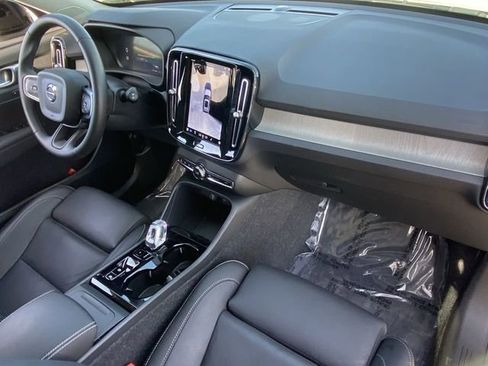 Certified 2025 Volvo XC40 B5 Plus w/ Protection Package Premier AWD/4WD image 13