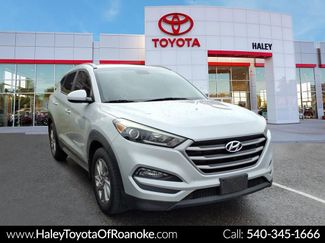 Used 2017 Hyundai Tucson SE video 1