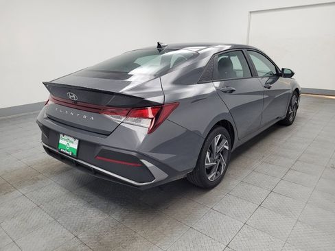 Used 2025 Hyundai Elantra Sport FWD image 9