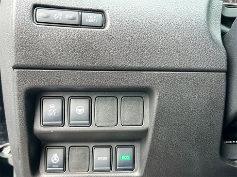 Used 2022 Nissan Rogue Sport SL w/ Premium Package image 10