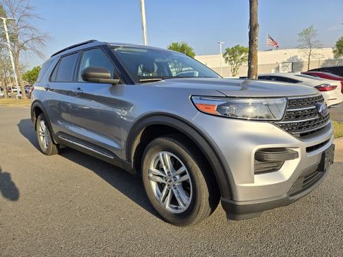 Used 2021 Ford Explorer XLT image 10