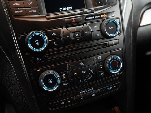 Used 2017 Ford Explorer XLT image 25