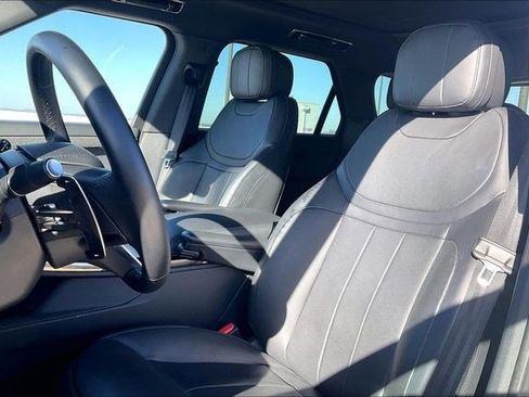 Used 2025 Land Rover Range Rover Sport SE image 9